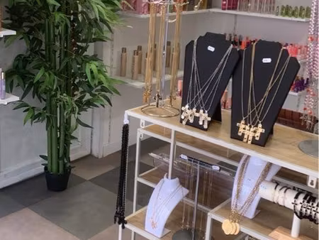 local commercial / bureau / cabinet de soins – 510– idéal pro. libérale & esthétique