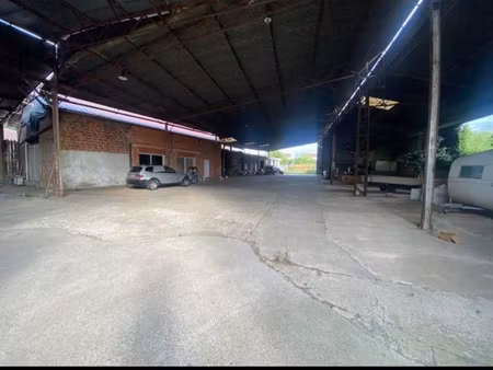 hangar avec maison