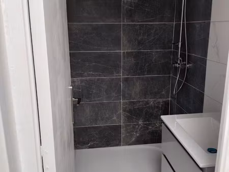 maison de 75 m² à vendre comprenant 3 chambres  un salon  une cuisine  2 toilettes  une sa