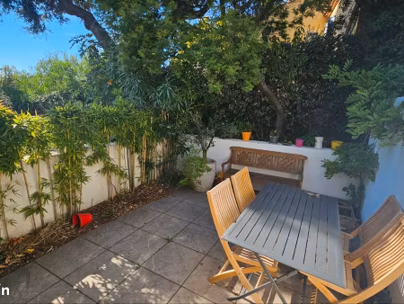 cassis – appartement comme une maison de 92 m² – 3 niveaux – terrasses – garage électrifié