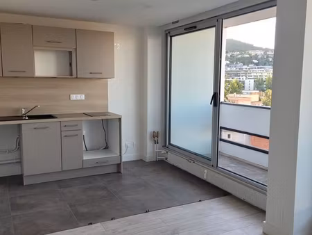 tres bel appart f2 37 m² refait neuf