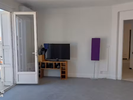 à louer : f3 meublé avec vue panoramique sur perpignan ?