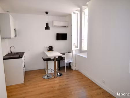 réformés/canebière appartement rénové meublé