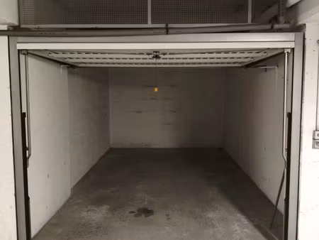 grand box garage fermé et sécurisé 16m² - le cannet