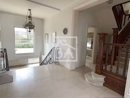 propriété 10 pièces 201 m²
