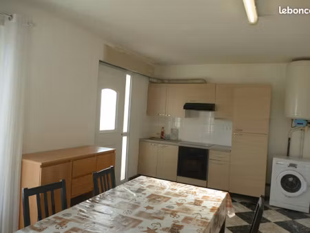 appartement rez - chaussée une chambre meublé