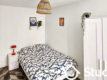 appartement 1 pièce 64 m²