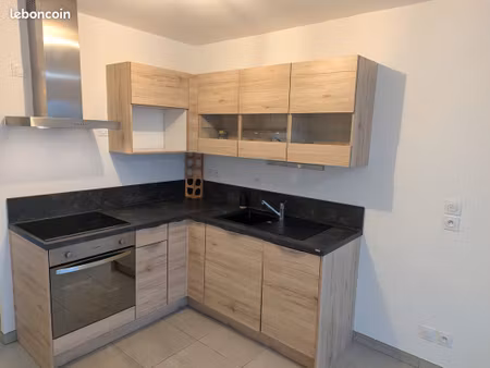 t2 avec grande terrasse + box fermé - marseille 9e (le cabot) - non-meublé