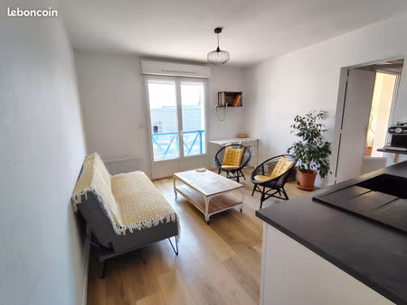 à vendre – charmant t2 avec terrasse couverte et parking privatif – la rochelle