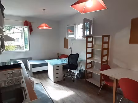 a blagnac  chambre meublée avec entrée et commodités indépendantes