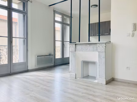 t2 renove avec balcon- 20  bd d'angleterre- beziers