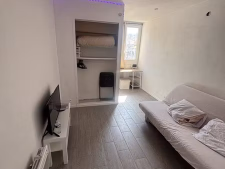 studio estrangin meublé