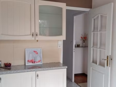 appartement t3 . 56 m2. rdc surelevé. exposition sud. accès parc . quartier bajatière