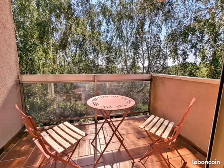 appartement dans une résidence calme et arborée  à deux pas du métro