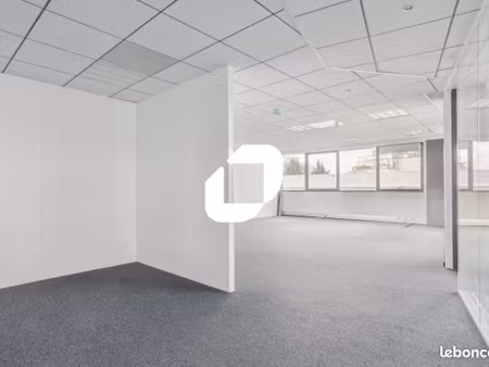bureau 272 m²
