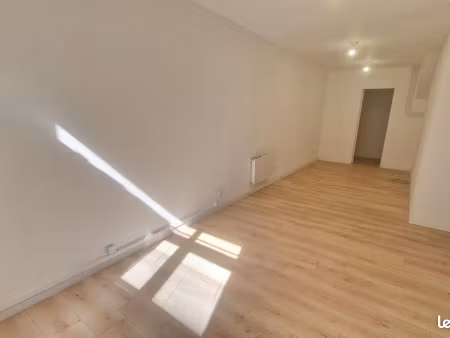 commerce 25 m²