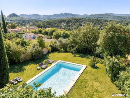 maison 6 pièces 245 m²