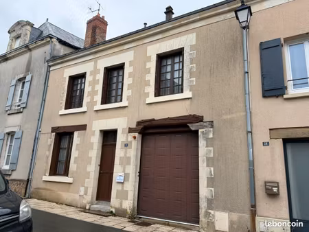 maison ancienne au coeur de brissac-quincé