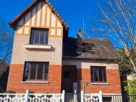 maison avec sous-sol à 10 minutes à pied du centre ville de bourges