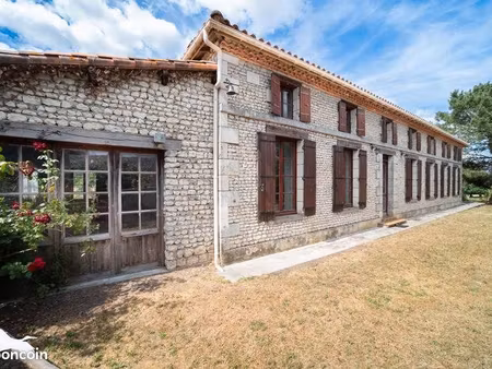 maison 7 pièces 280 m²