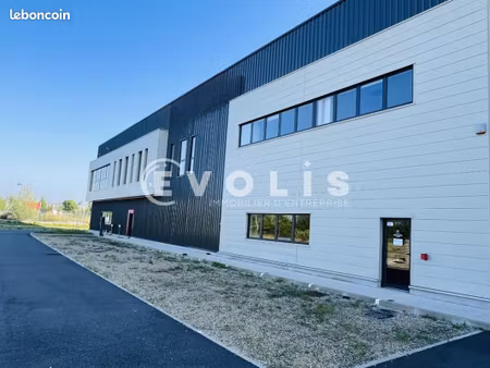 local d'activité 3 287 m²
