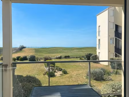 grand t2 lumineux rénové face golf et océan