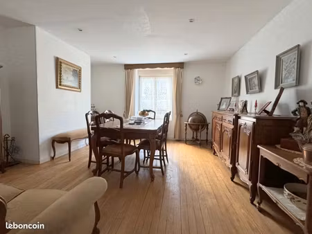 immeuble 17 pièces 342 m²