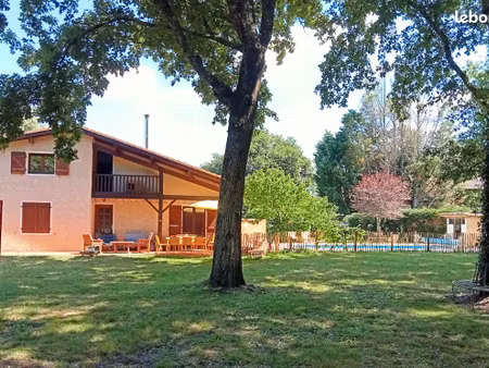 maison landaise en lisière de forêt