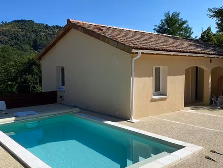 maison neuve de plein pied avec piscine/climatisation /cuisine équipée /garage /cloturer e