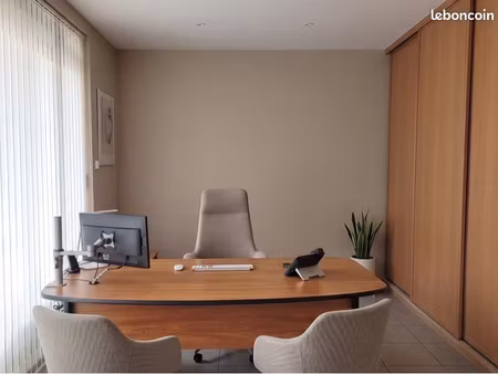 location cabinet lyon 8
