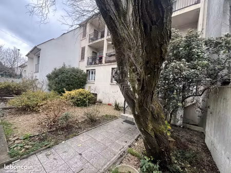 immeuble 4 pièces 323 m²