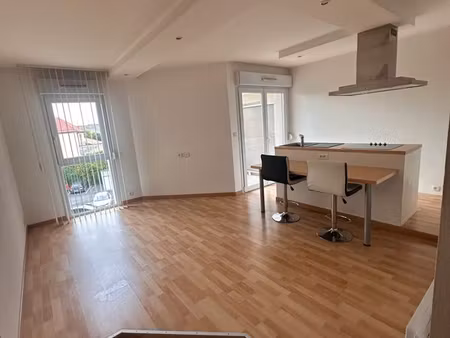 a louer  charmant t2 epernay centre 38m2 avec balcon et garage libre 01/09