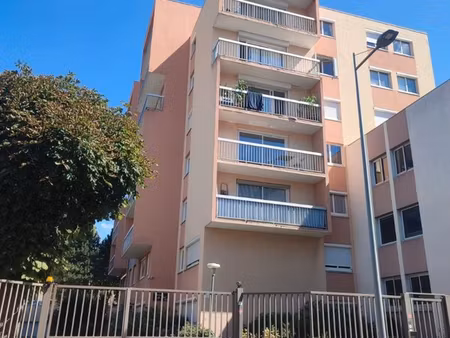 appartement 17m2 - rive gauche proche st sever avec parking privatif
