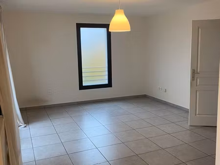 au calme avec balcon grand f2