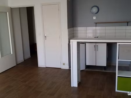 grand studio / 31 m2 / avec place de parking