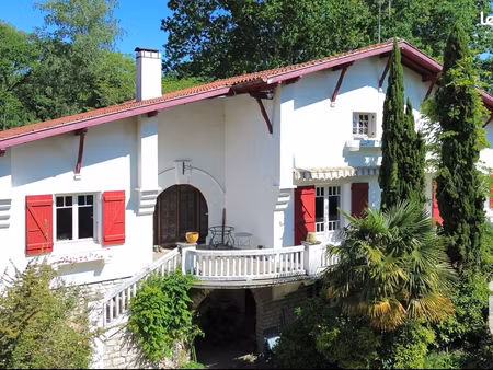 maison 7 pièces 329 m²