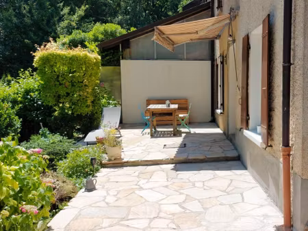 t2 meublé de 47 m² avec terrasse et garage – archamps (74160)
