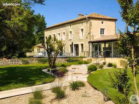 maison 8 pièces 320 m²
