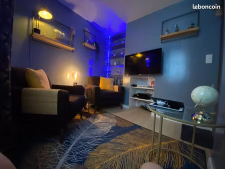 petite maison avec cour privée + dépendance