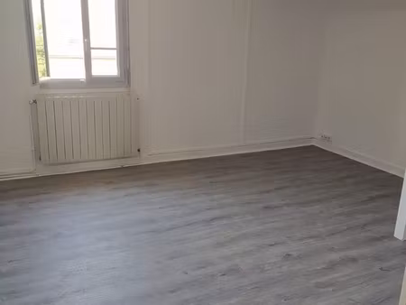 t3 lumineux de 70 m² - sans vis-à-vis - à deux pas du centre et du campus
