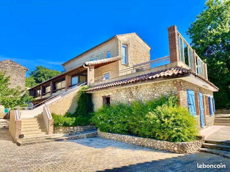 mas 9 pièces 237 m²