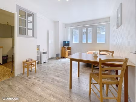 location studio meublé