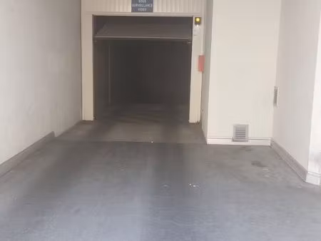 box/garage fermé sécurisé - lyon 3ème (charial/part-dieu) - 11m²