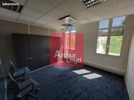 bureaux 296 m²