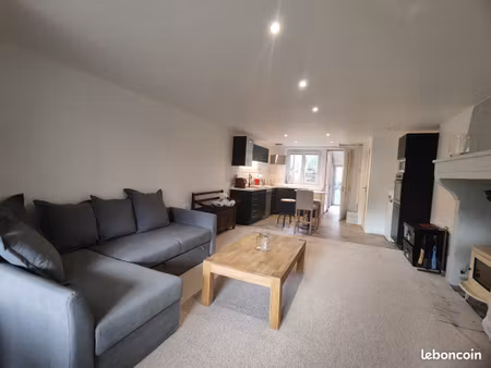 maison à orcines de 80m2  2 chambres  jardin  véranda  parking 2 voitures  proche puy de d