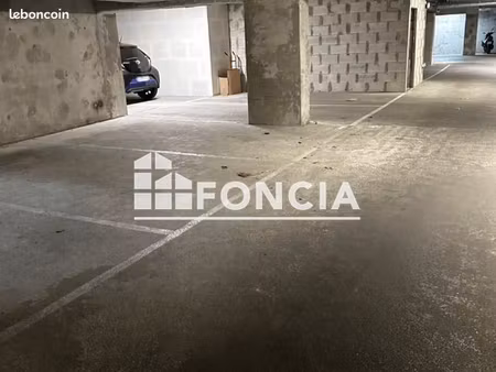 parking 14 m² royan