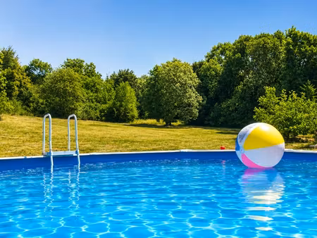 propriété exceptionnelle d'1.6 hectares avec forêt  clôturé  maison avec piscine  puit...