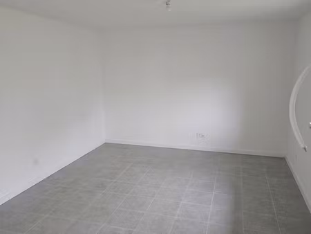 a louer studio 23m2 avec jardin 12m2
