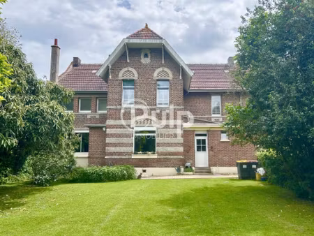 maison 8 pièces 234 m²
