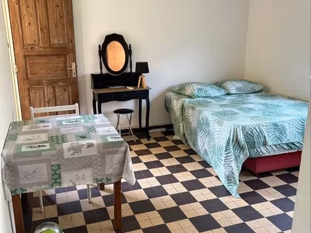 loue grand studio à étudiant(e)